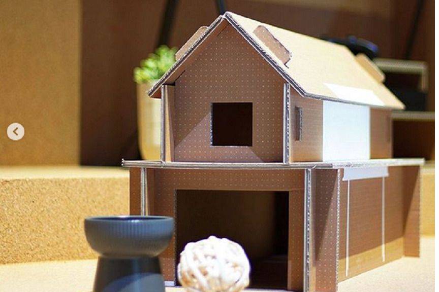 Domki z kartonu dla kota w duchu less waste