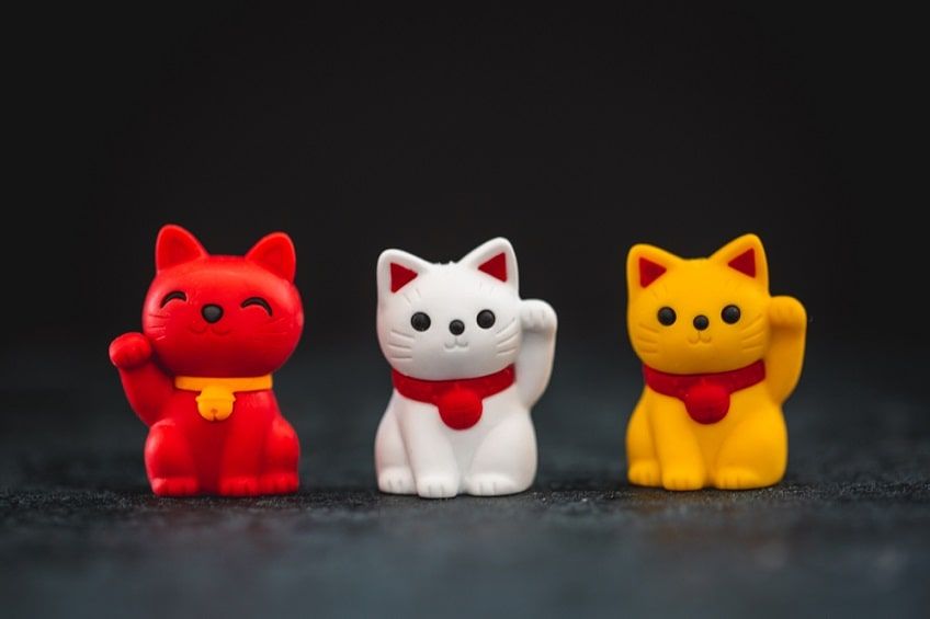 kolorowe maneki neko