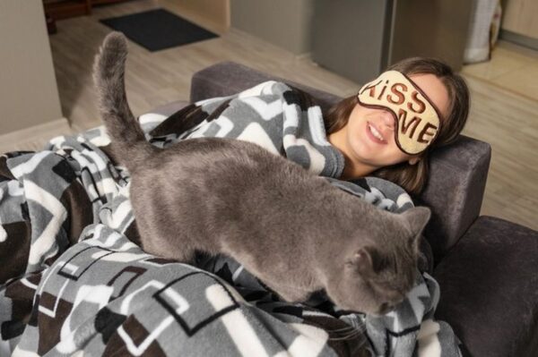 ugniatanie przez kota