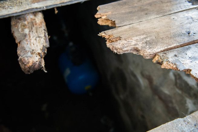 zniszczony budynek podłogi